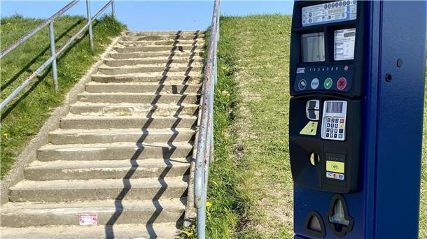 Die neuen Strandeintrittsautomaten an den Strandübergängen ermöglichen die bargeldlose Bezahlung des Strandeintritts. Sie sind an vielen stärker frequentierten Strandzugängen in Sahlenburg, Duhnen, Döse und Altenbruch zu finden.