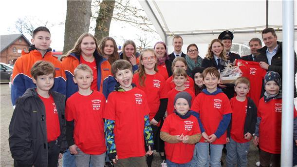 Die neugegründete Kinderfeuerwehr „Feuerfunken“ der Feuerwehren in Hollen und Heise.