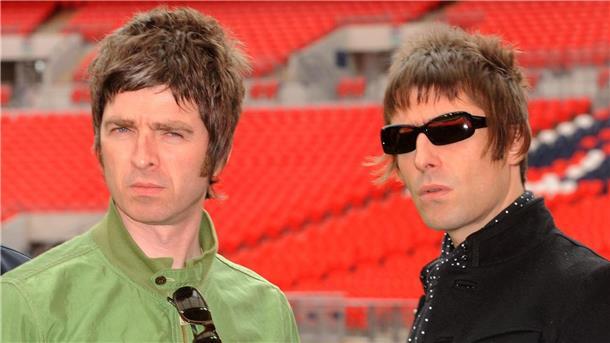 Die Oasis-Bandmitglieder Noel (l) und Liam Gallagher sind große Fans von Manchester City.