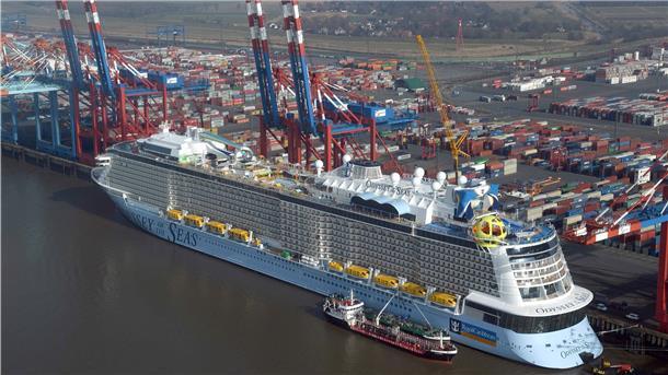 Die „Odyssey of the Seas“ liegt seit Mittwoch am Containerterminal in Bremerhaven.