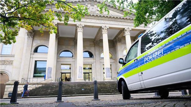 Die Opposition forderte einen dauerhaften Polizeischutz für den Landtag – so weit gehen die neuen Maßnahmen nicht. (Archivbild)