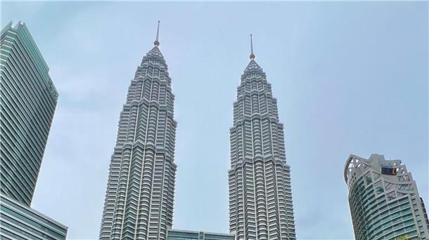 Die Petronas Towers in Kuala Lumpur: Die 452 Meter hohen Zwillingstürme waren von 1998 bis 2004 das höchste Gebäude der Welt.