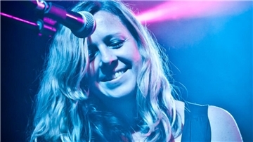 Die Pianistin und Songwriterin Daisy Chapman und ihre Band sind bekannt für schnellen, melodischen Skatepunk.