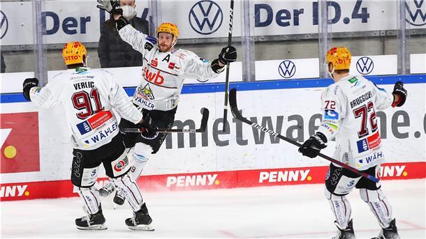 Die Pinguins feierten auswärts bei den Grizzlys Wolfsburg den ersten Sieg in der Viertelfinalserie.