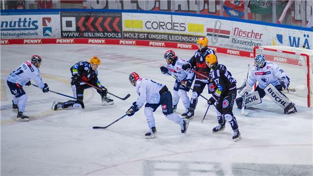 Die Pinguins führen in der Viertelfinalserie gegen den ERC Ingolstadt mit 2:0 und wollen mit den Fans im Rücken weiter nachlegen.