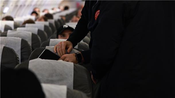Die Pinguins um Verteidiger Maxim Rausch planen wieder einen gemeinsamen Flug mit den Fans in den Playoffs der Champions League.