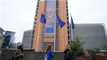 Die Pläne sehen vor, dass bei EU-Zielvorgaben für den Abbau von zu hohen Defiziten und Schuldenständen die individuelle Situation von Ländern stärker als bislang berücksichtigt wird.