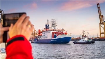 Die „Polarstern“ ist zurück in Bremerhaven! Die „Polarstern“ ist in Sichtweite, gleich geht mehr als einjährige Forschungsreise zu Ende.