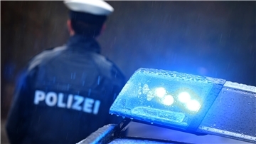 Die Polizei betont: Es ist wichtig, aufmerksam zu sein und schon bei geringen Verdachtsmomenten umgehend den Notruf der Polizei 110 zu wählen.
