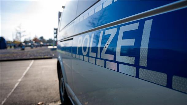 Ermittlungen gegen Cottbus-Fans nach antisemitischen Parolen Die Polizei ermittelt gegen Fans von Energie Cottbus.