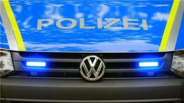 Die Polizei fandet nach zwei Männern, die am Montagnachmittag in der Luisenstraße in Nordenham eine alte Frau übers Ohr gehauen haben.