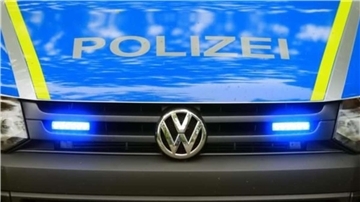 Die Polizei fandet nach zwei Männern, die am Montagnachmittag in der Luisenstraße in Nordenham eine alte Frau übers Ohr gehauen haben.