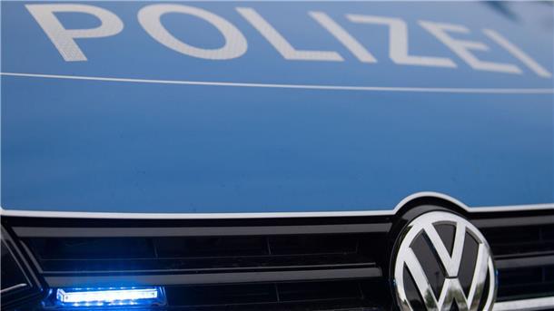 Polizei findet Waffenarsenal bei Hausdurchsuchung Die Polizei hat bei einer Hausdurchsuchung in Schöntal mehrere Waffen und eine große Anzahl Munition gefunden (Symbolbild).