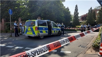 Die Polizei hat den Bereich des Schusswechsels abgesperrt.