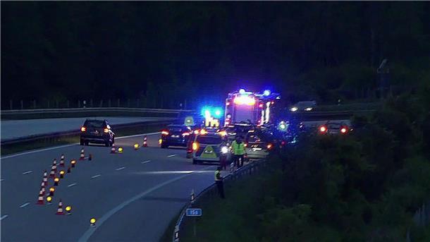 Die Polizei hat den Fundort für kriminaltechnische Untersuchungen abgesperrt.