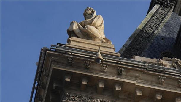Louvre-Einbruch: Ermittler gehen mehr als 150 Spuren nach Die Polizei hofft die Louvre-Einbrecher dank zahlreicher Spuren zu fassen (Archivbild).