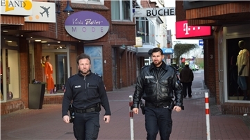 Die Polizei-Inspektion Delmenhorst/Oldenburg-Land/Wesermarsch zeigt auch in Nordenham verstärkte Präsenz. Die Beamten achten auf die Einhaltung der Beschränkungen im öffentlichen Leben.