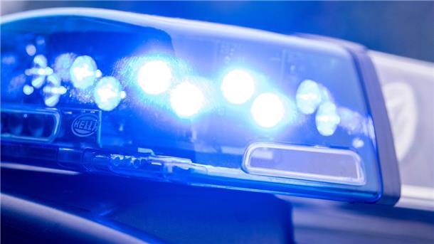Diebe stehlen Bootsteile und verursachen hohen Schaden Blaulicht