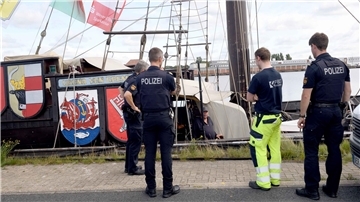 Die Polizei ist zur Untersuchung am Wremer Hafen.