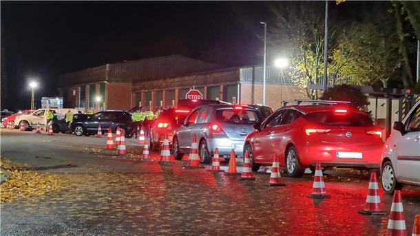 Großkontrolle der Polizei an der B 212 in Brake