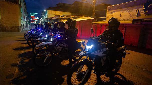 Gewalt in Ecuador: Banden fordern den Staat heraus Die Polizei zeigt Präsenz auf den Straßen der Hauptstadt.