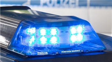 Blaulicht auf einem Fahrzeug.