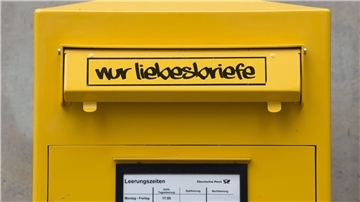 Briefkasten mit der Aufschrift „Nur Liebesbriefe"
