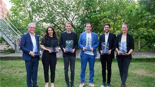 Theodor-Wolff-Preise in fünf Kategorien vergeben Die Preisträger: Daniel Brössler (l-r), Dunja Ramadan, Moritz Aisslinger, Jan Georg Plavec, Simon Koenigsdorff und Julia Ruhnau.