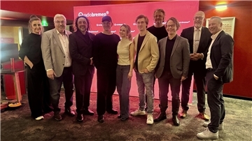 Die Preview-Gäste (v. li.): Annette Strelow (Radio Bremen), Oberbürgermeister Melf Grantz, Hamid Baroua (Produktion), Nicolai Rohde (Regie), Leonie Wesselow und Alessandro Schuster (Schauspieler), Nils Morten Osburg (Drehbuch), Christoph Menardi (Produktion)