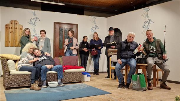 Die Proben der Theatergruppe Sürwürden-Alse laufen bereits seit Oktober für das neue Stück „Männersnööv – Leevst du noch oder büst al doot?“