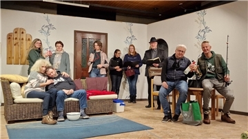 Die Proben der Theatergruppe Sürwürden-Alse laufen bereits seit Oktober für das neue Stück „Männersnööv – Leevst du noch oder büst al doot?“