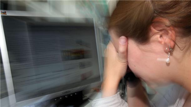 Fehlzeiten wegen psychischer Belastungen steigen an Die psychische Belastung berufstätiger Menschen soll gestiegen sein.
