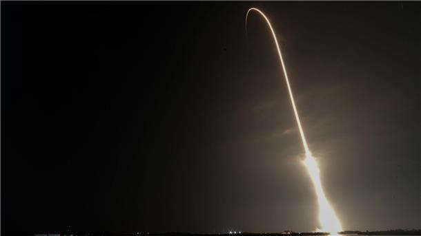 Zwei Amerikaner, ein Russe und ein Emirati an ISS angekommen Die Rakete nach dem Start in Cape Canaveral am Donnerstag.