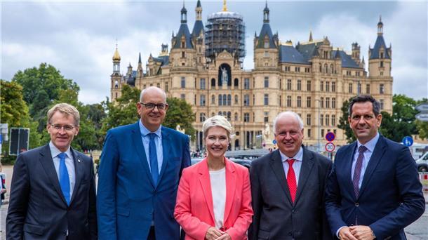 Norddeutsche Regierungschefs dringen auf Offshore-Ausbau Die Regierungschefs der Nordländer sind sich einig: Windparks auf See sind weiterhin unverzichtbar.