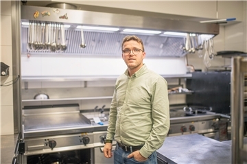 Die Restaurantküche des „D’oro“ – hier außerhalb der Betriebszeiten – hat Ilir Muzlijaj selbst geplant.
