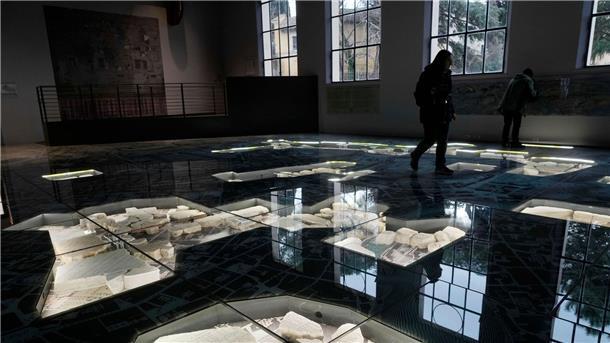 Die riesige Marmorkarte (Forma Urbis Romae) des antiken Roms im Archäologischen Park des Museums Monte Celio.