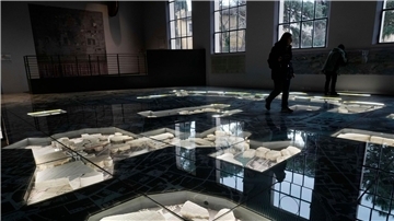 Die riesige Marmorkarte (Forma Urbis Romae) des antiken Roms im Archäologischen Park des Museums Monte Celio.