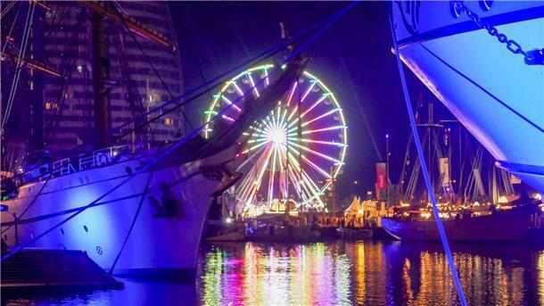 Die Sail 2025 in Bremerhaven bei Nacht: Noch zwei Tage können Sie das Mega-Event so erleben.