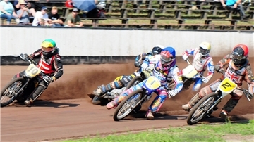 Die schnelle Sandbahn in Scheeßel wird den Fahrern und Motoren einiges abverlangen.