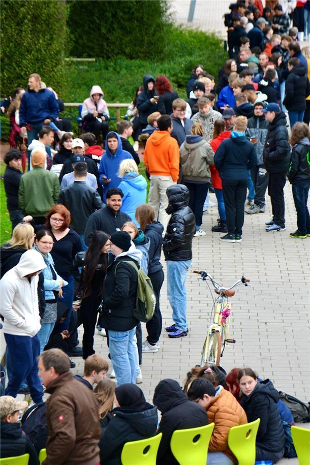 Bremervörder Schulen setzen Zeichen für Demokratie Die Schüler der Hauptschule und der Realschule sowie der BBS.