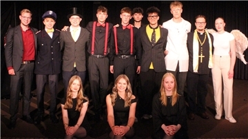 Die Schüler der Ostetalschule überzeugten mit ihrer Inszenierung von Dürrenmatts „Der Besuch der alten Dame“.