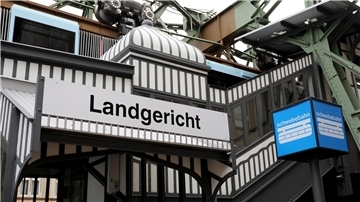 Die Schwebebahn-Haltestelle Landgericht in Wuppertal.
