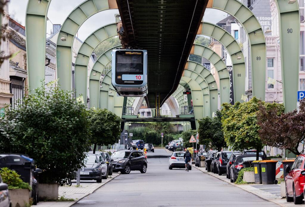 „Marco Polo“ preist Dessau, Chemnitz und Wuppertal an Die Schwebebahn ist schon länger ein Coolheitsfaktor der Stadt Wuppertal. Nun wird sie explizit als Reiseziel für 2025 empfohlen.