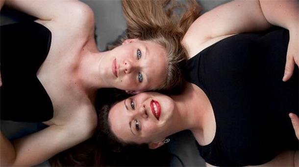 Kirchen-Konzertpremiere auf neuem E-Piano Die Schwestern Ricarda Schmersahl und Maike-Marie Schmersahl aus Hamburg sind in Heeslingen zu Gast.