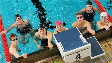 Die Schwimmerinnen und Schwimmer aus den Reihen des TuS Zeven waren mit ihrem Abschneiden bei den Bezirksmeisterschaften zufrieden.