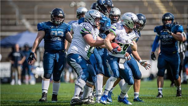 Die Seahawks starten mit einer Heimniederlage Die Seahawks in Weiß verloren nur äußerst knapp.