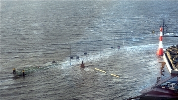 Die Seebäderkaje in Bremerhaven war beim Orkan "Xaver" im Dezember 2013 überflutet. Der Orkan richtete deutschlandweit große Schäden an. 