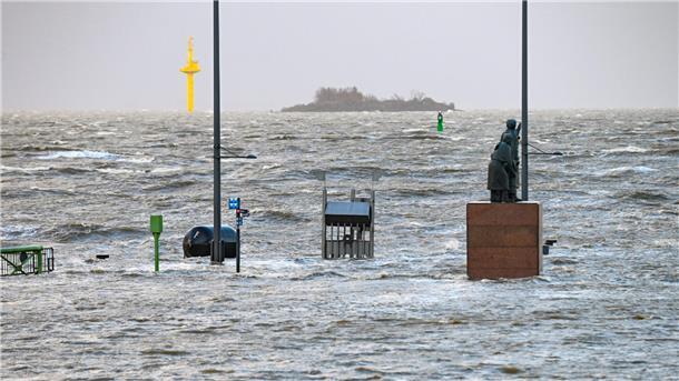 Die Seebäderkaje ist zum Seebädermeer geworden.