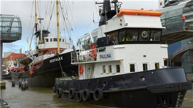 Die „Seefalke“ ist zurück. Im Schritttempo passierte der Konvoi die Glasbrücke.