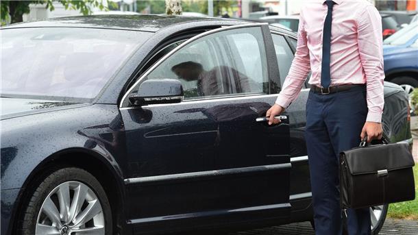 Verband: Viele Politiker-Dienstautos zu klimaschädlich „Die selbsternannte ‚Klimaregierung‘ ist weit davon entfernt, selbst klimafreundlich unterwegs zu sein“. (Symbolbild)